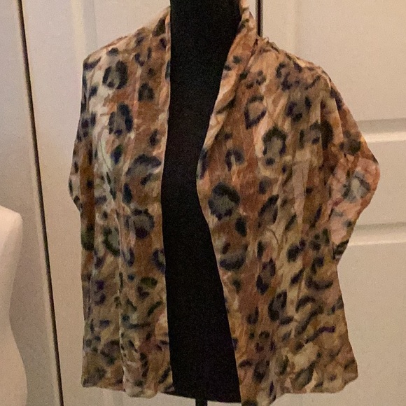 🐆NWOT Leopard Design Fun Scarf Closet Must Have 🐆 - Picture 1 of 10